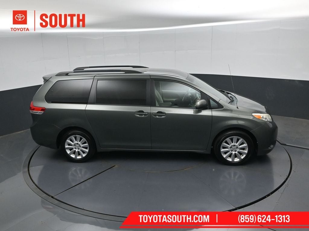 2014 Toyota Sienna LE 7 Passenger