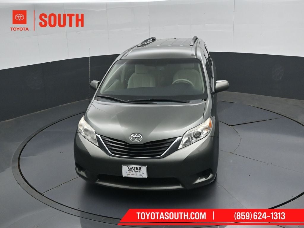 2014 Toyota Sienna LE 7 Passenger