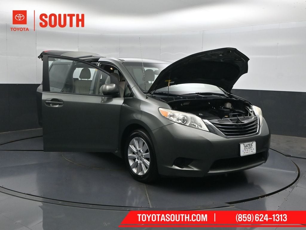 2014 Toyota Sienna LE 7 Passenger