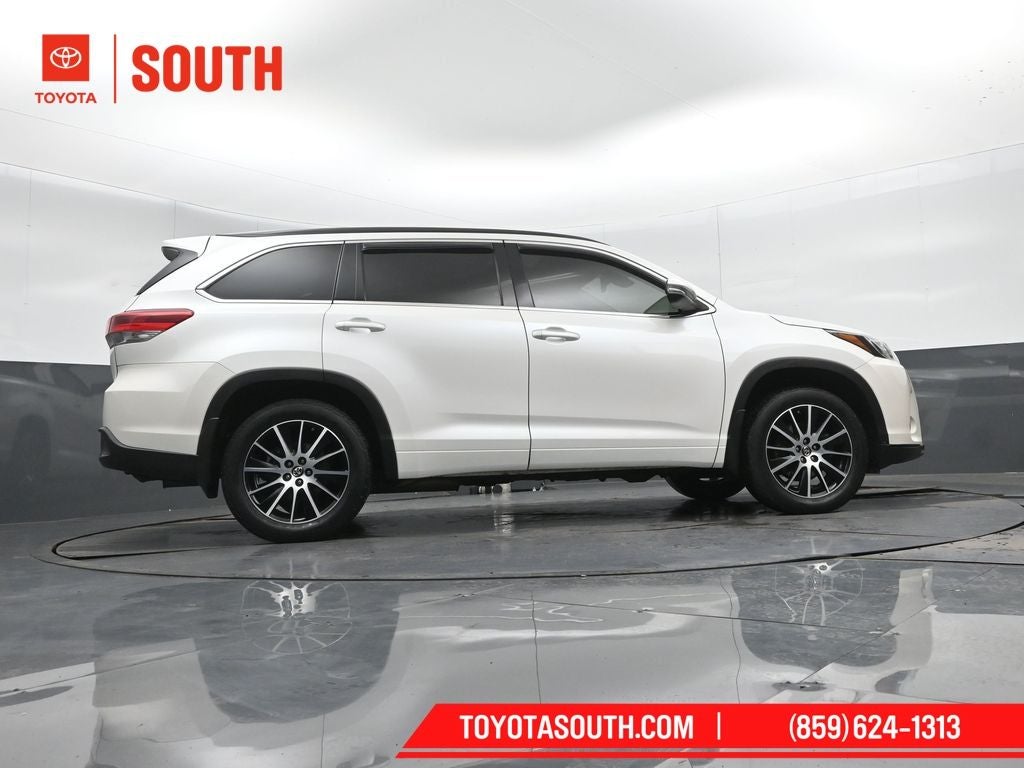 2017 Toyota Highlander SE
