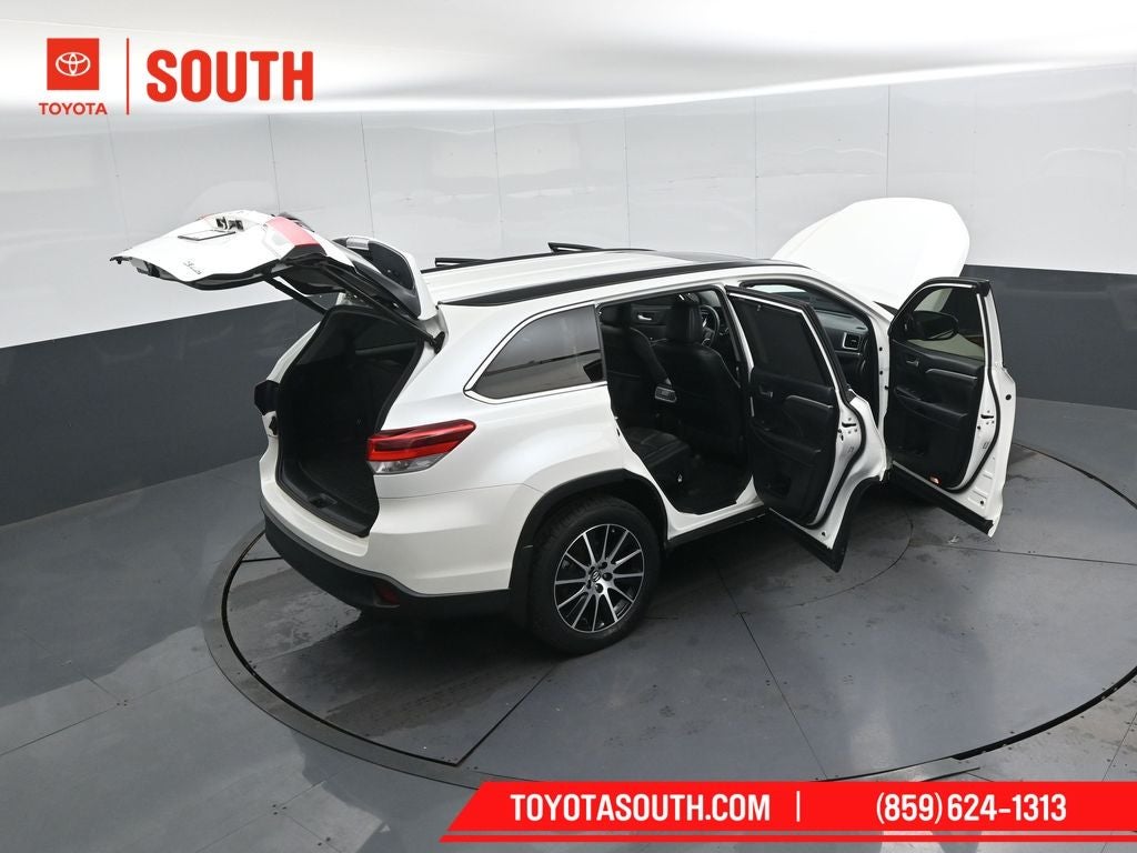 2017 Toyota Highlander SE