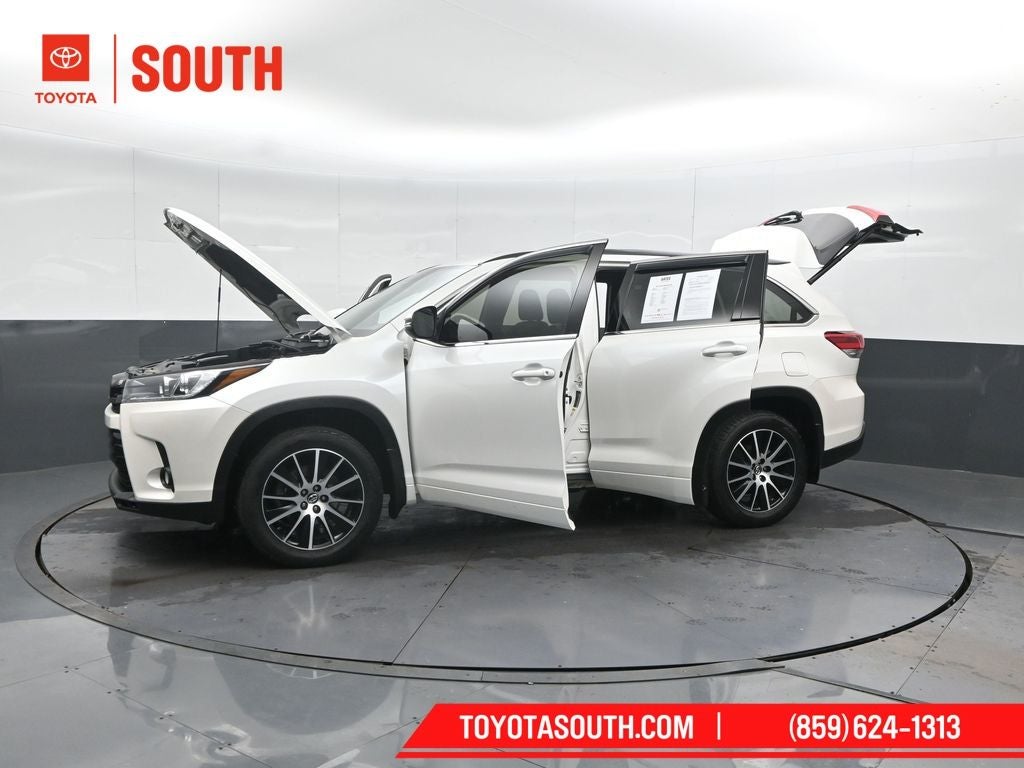 2017 Toyota Highlander SE