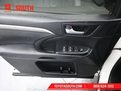2017 Toyota Highlander SE