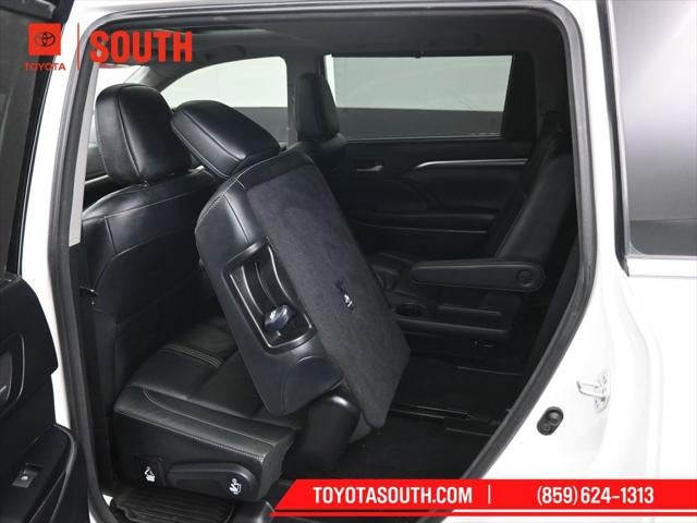 2017 Toyota Highlander SE