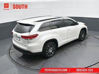 2017 Toyota Highlander SE