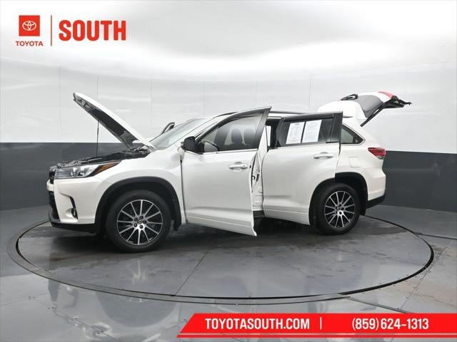 2017 Toyota Highlander SE