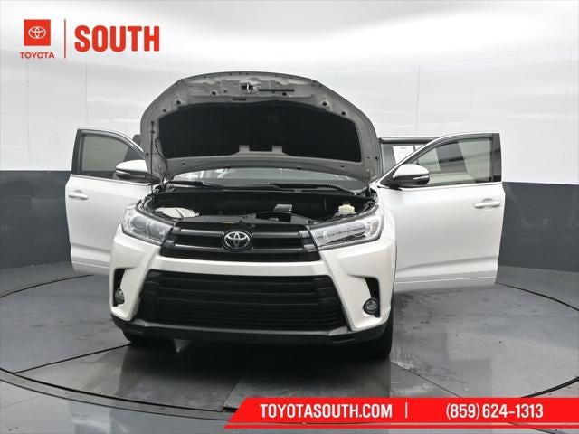 2017 Toyota Highlander SE
