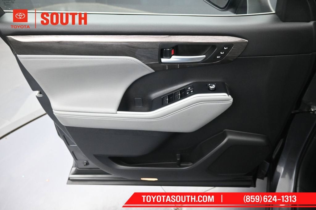 2025 Toyota Highlander Limited