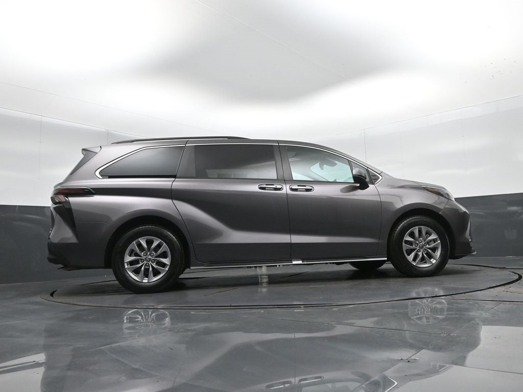 2023 Toyota Sienna XLE 7 Passenger