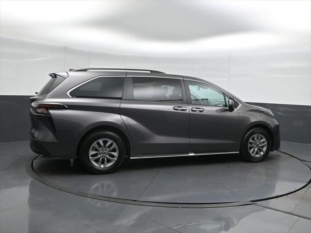 2023 Toyota Sienna XLE 7 Passenger