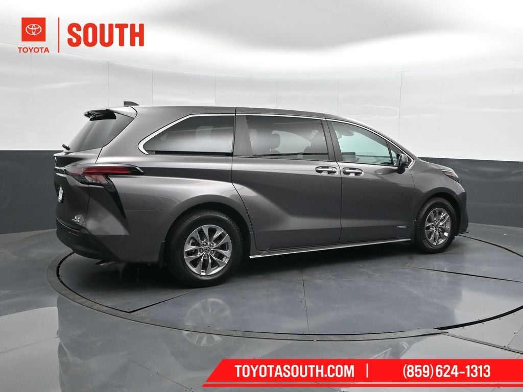 2021 Toyota Sienna XLE 7 Passenger