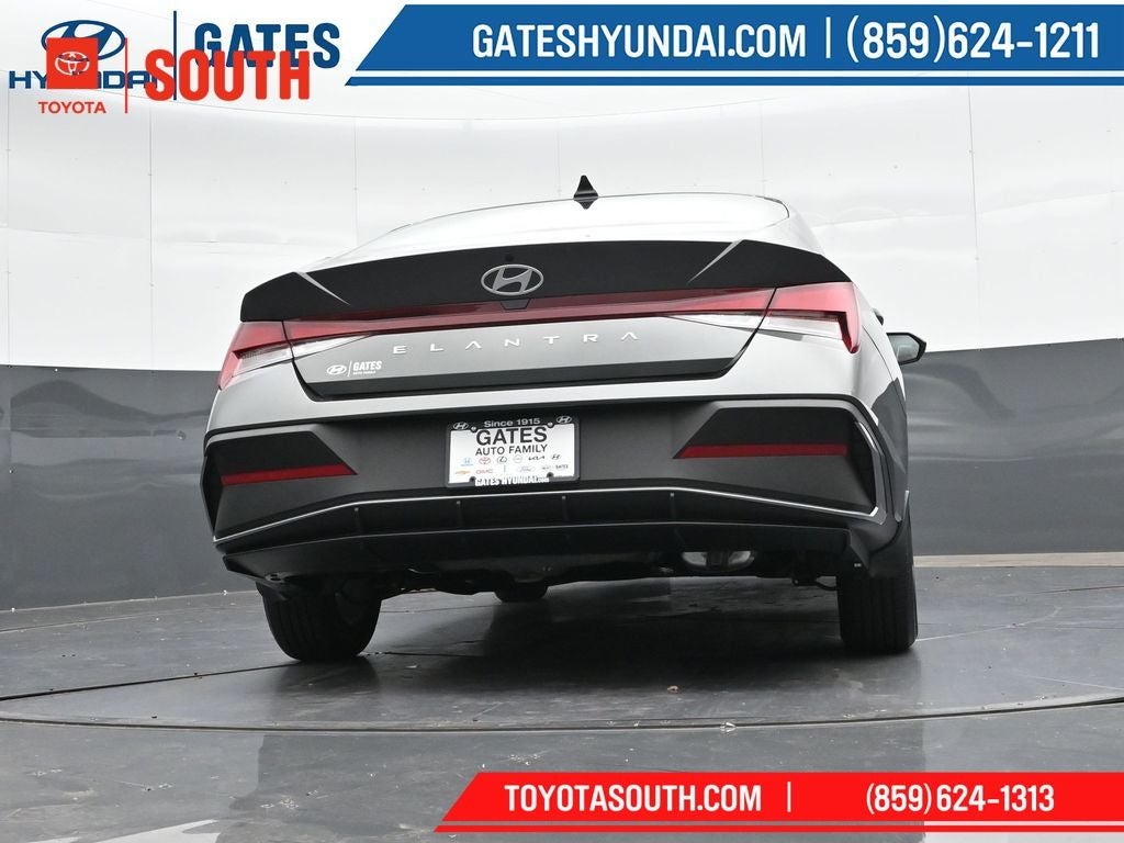 2025 Hyundai Elantra SE