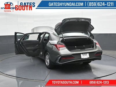 2025 Hyundai Elantra SE