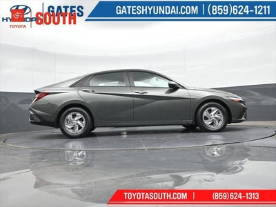 2025 Hyundai Elantra SE