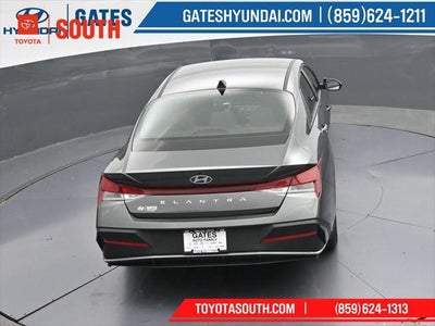 2025 Hyundai Elantra SE