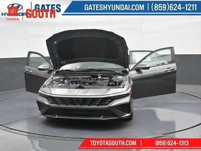 2025 Hyundai Elantra SE