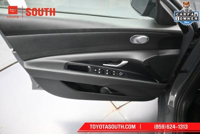2025 Hyundai Elantra SE