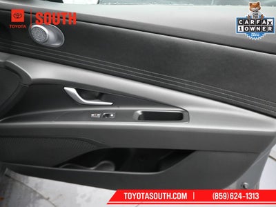 2025 Hyundai Elantra SE