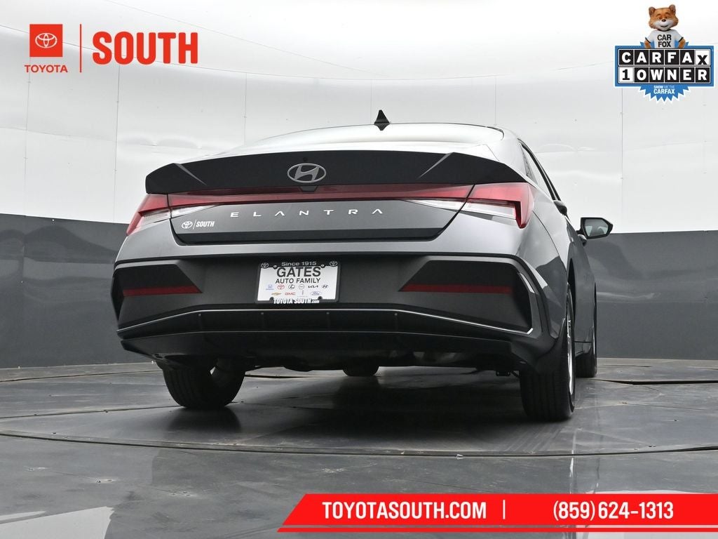 2025 Hyundai Elantra SE