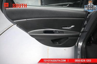 2025 Hyundai Elantra SE