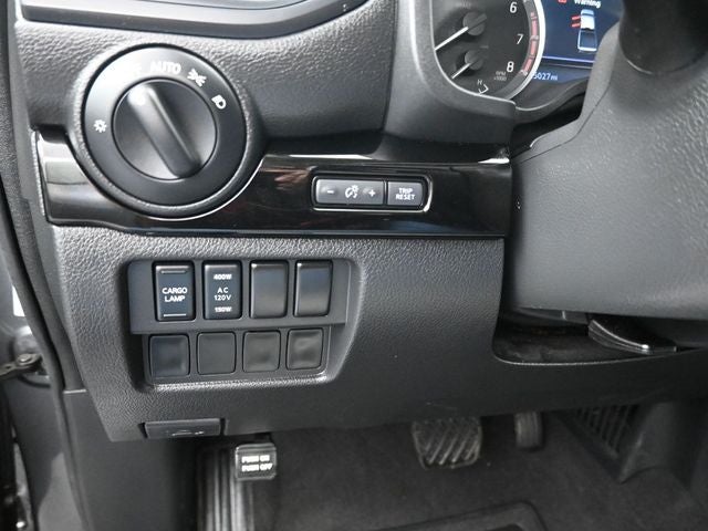 2024 Nissan Titan SV Convenience & Utility Package