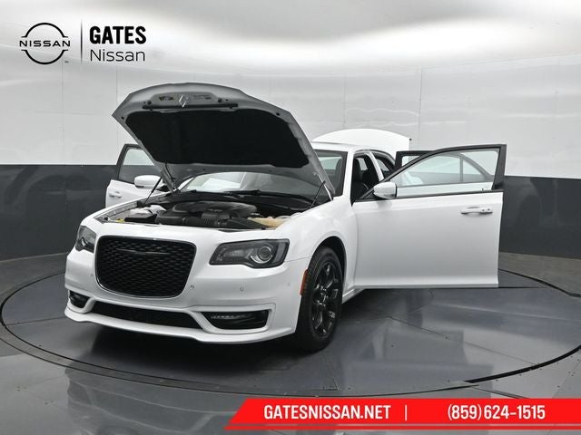 2022 Chrysler 300 Touring