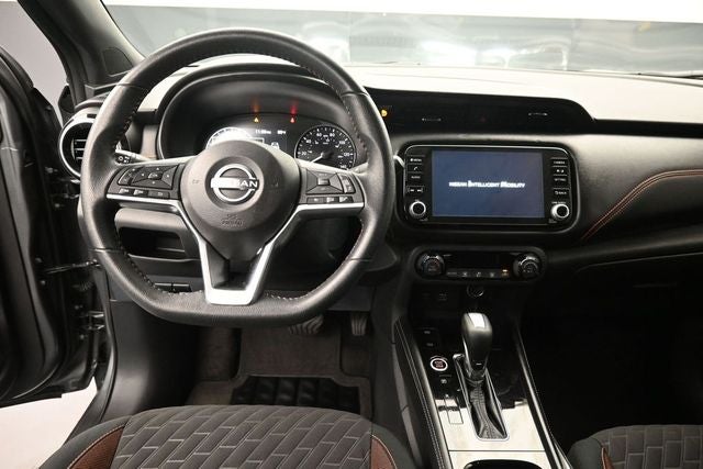 2022 Nissan Kicks SR