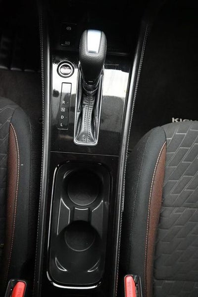 2022 Nissan Kicks SR