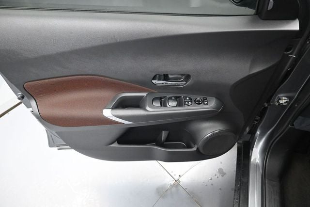 2022 Nissan Kicks SR