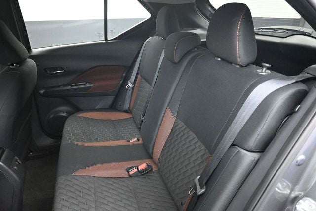 2022 Nissan Kicks SR