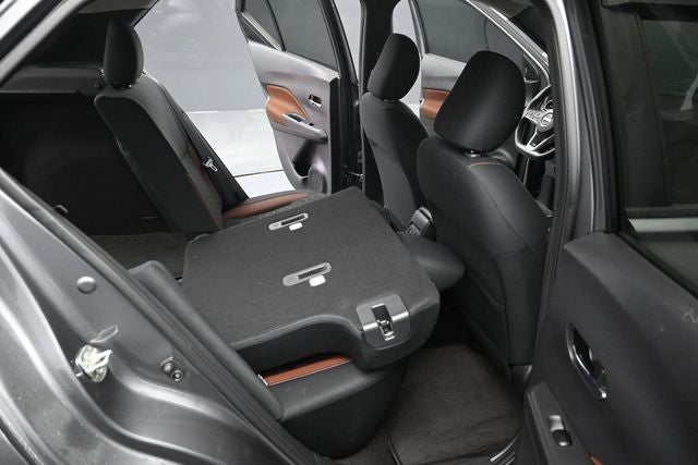 2022 Nissan Kicks SR