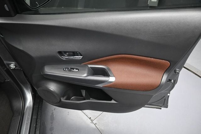 2022 Nissan Kicks SR