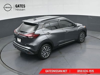 2022 Nissan Kicks SR