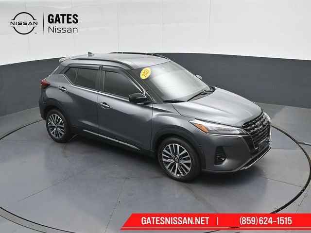 2022 Nissan Kicks SR