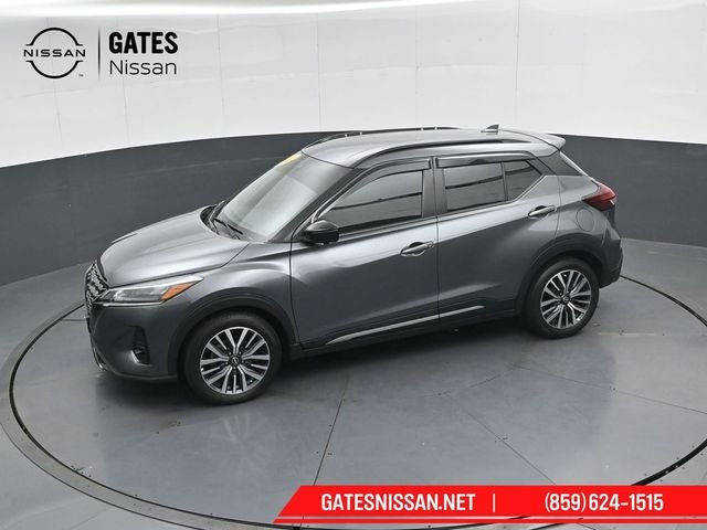2022 Nissan Kicks SR