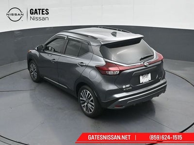 2022 Nissan Kicks SR