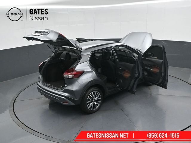 2022 Nissan Kicks SR