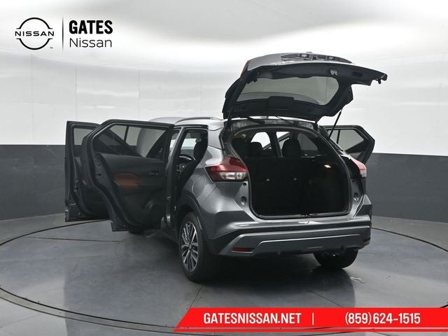 2022 Nissan Kicks SR