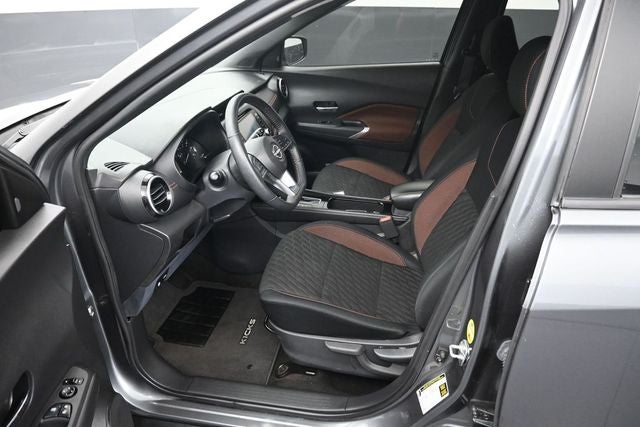 2022 Nissan Kicks SR