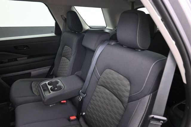 2023 Nissan Pathfinder SV