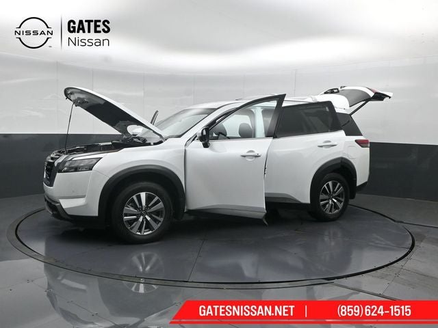 2025 Nissan Pathfinder SL