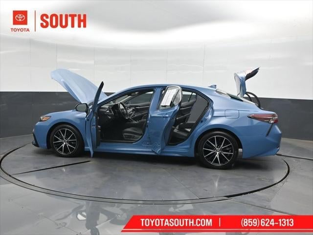 2023 Toyota Camry Hybrid SE Nightshade