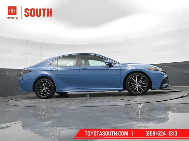 2023 Toyota Camry Hybrid SE Nightshade