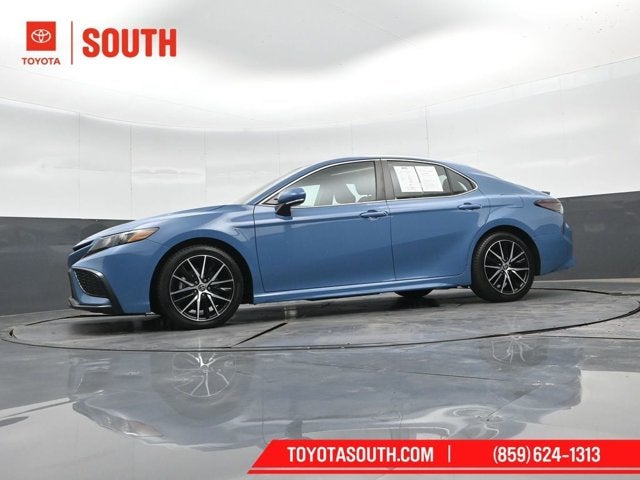 2023 Toyota Camry Hybrid SE Nightshade