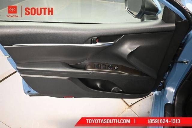 2023 Toyota Camry Hybrid SE Nightshade
