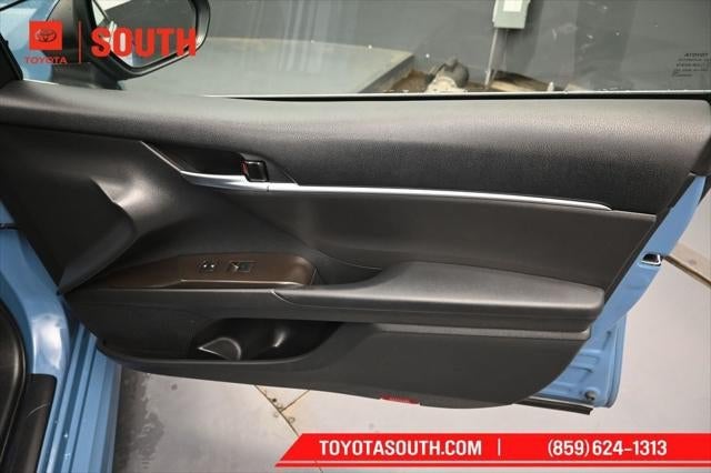 2023 Toyota Camry Hybrid SE Nightshade
