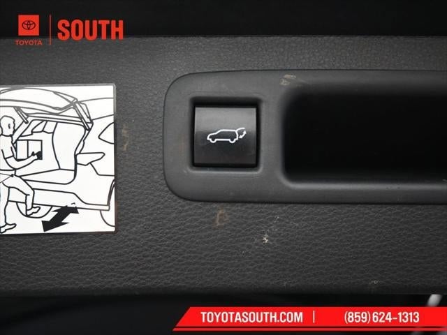 2023 Toyota Highlander Hybrid Platinum