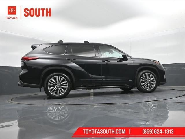 2023 Toyota Highlander Hybrid Platinum