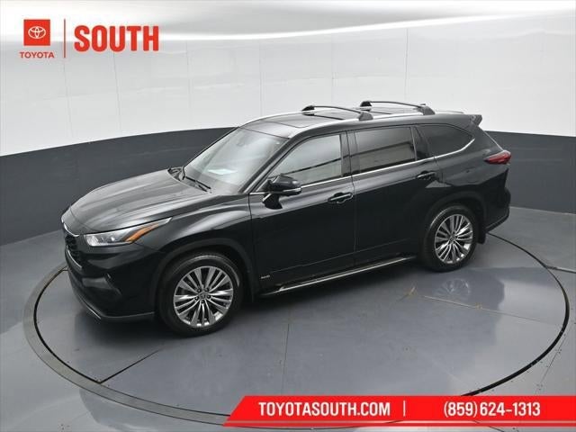 2023 Toyota Highlander Hybrid Platinum