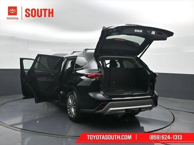 2023 Toyota Highlander Hybrid Platinum